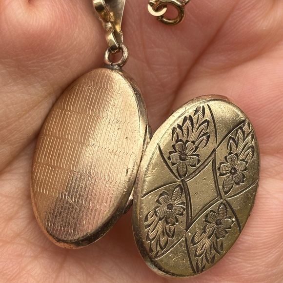 Vintage Floral Engraved Locket 1940’s Gold Filled 24”